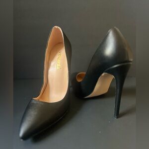 Classic Black Pump Heel